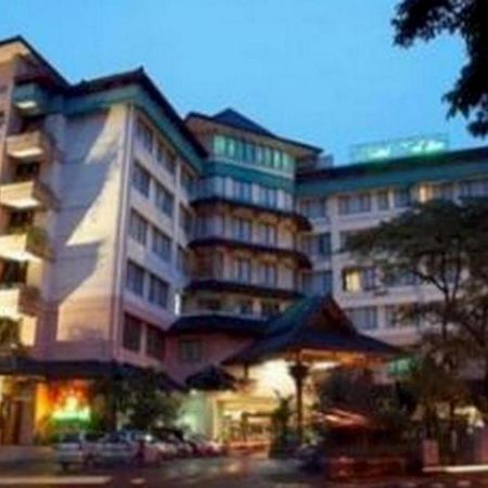 Kedaton Hotel Бандунг Екстериор снимка