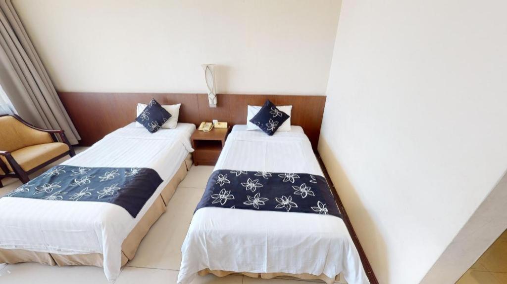 Kedaton Hotel Бандунг Екстериор снимка
