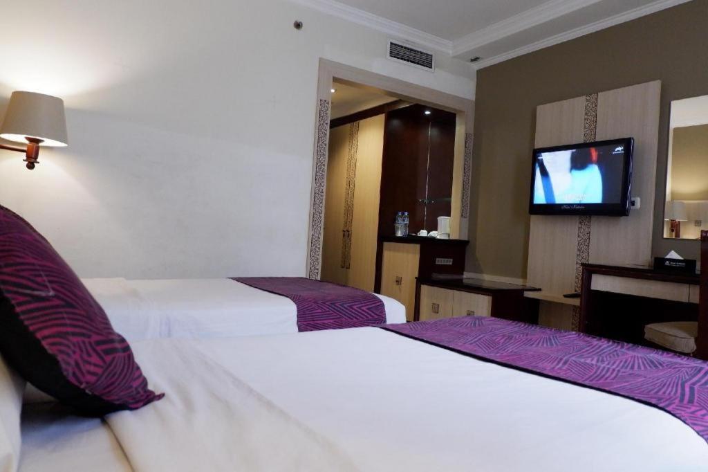 Kedaton Hotel Бандунг Екстериор снимка