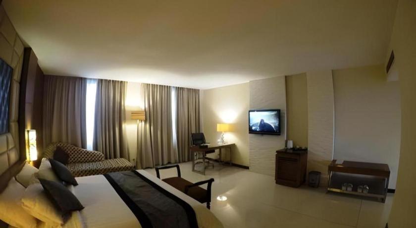 Kedaton Hotel Бандунг Екстериор снимка