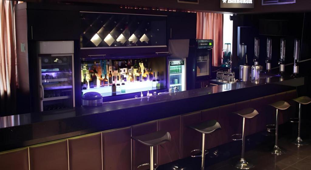 Kedaton Hotel Бандунг Екстериор снимка