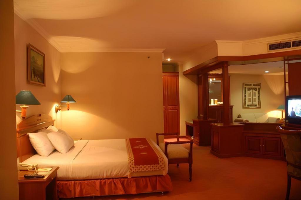 Kedaton Hotel Бандунг Екстериор снимка