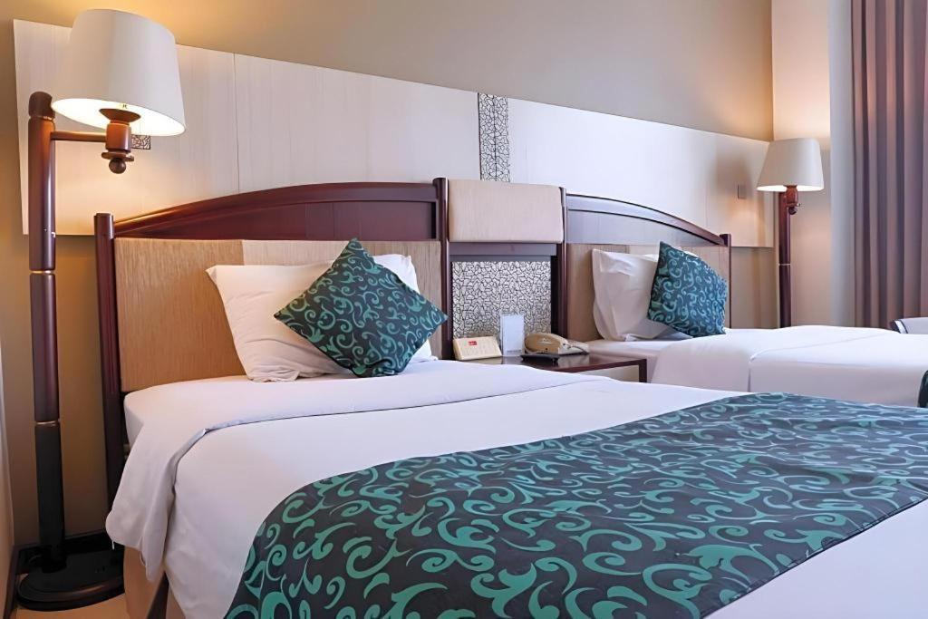Kedaton Hotel Бандунг Екстериор снимка