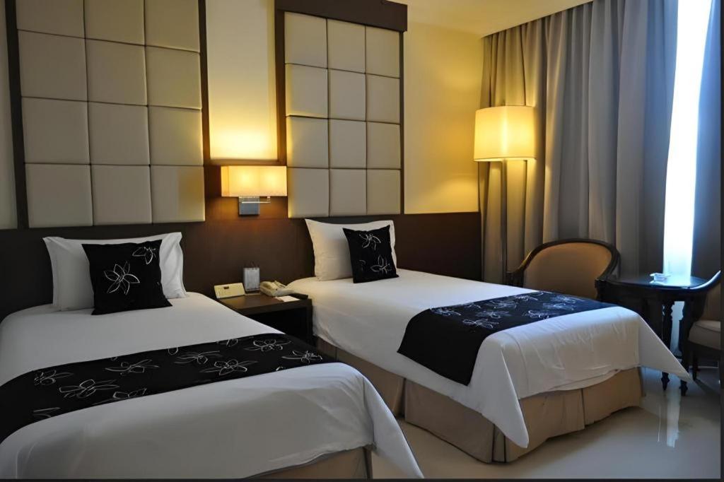 Kedaton Hotel Бандунг Екстериор снимка