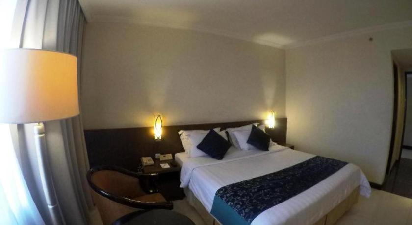Kedaton Hotel Бандунг Екстериор снимка