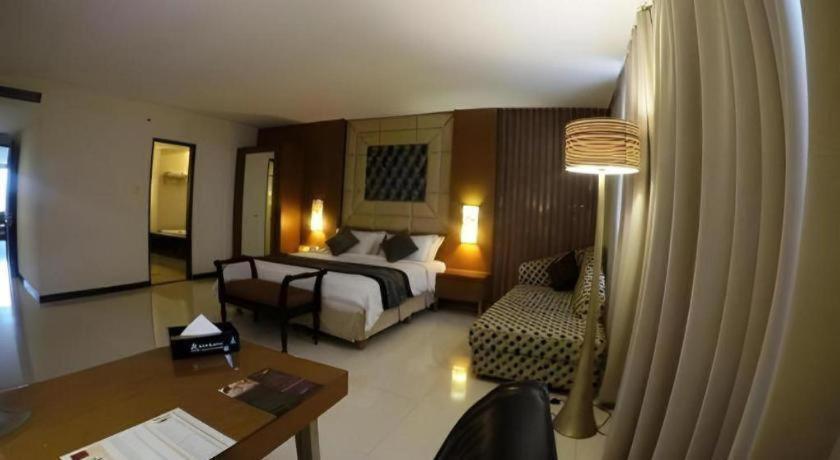 Kedaton Hotel Бандунг Екстериор снимка