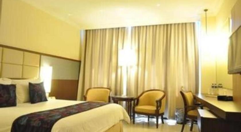 Kedaton Hotel Бандунг Екстериор снимка