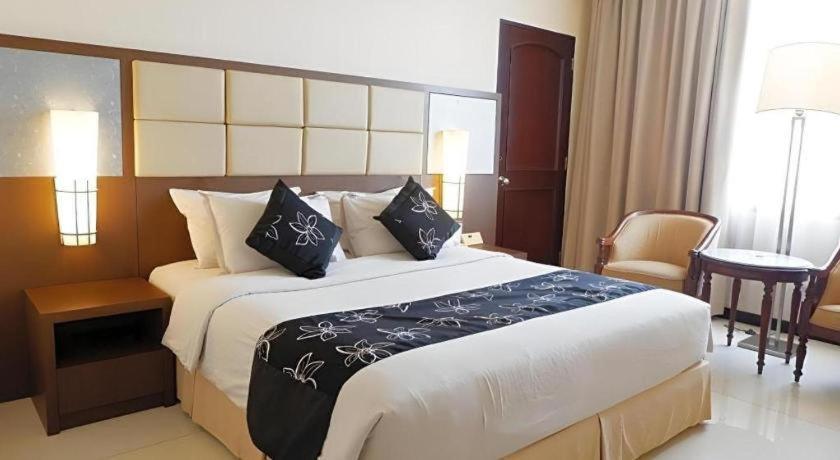 Kedaton Hotel Бандунг Екстериор снимка