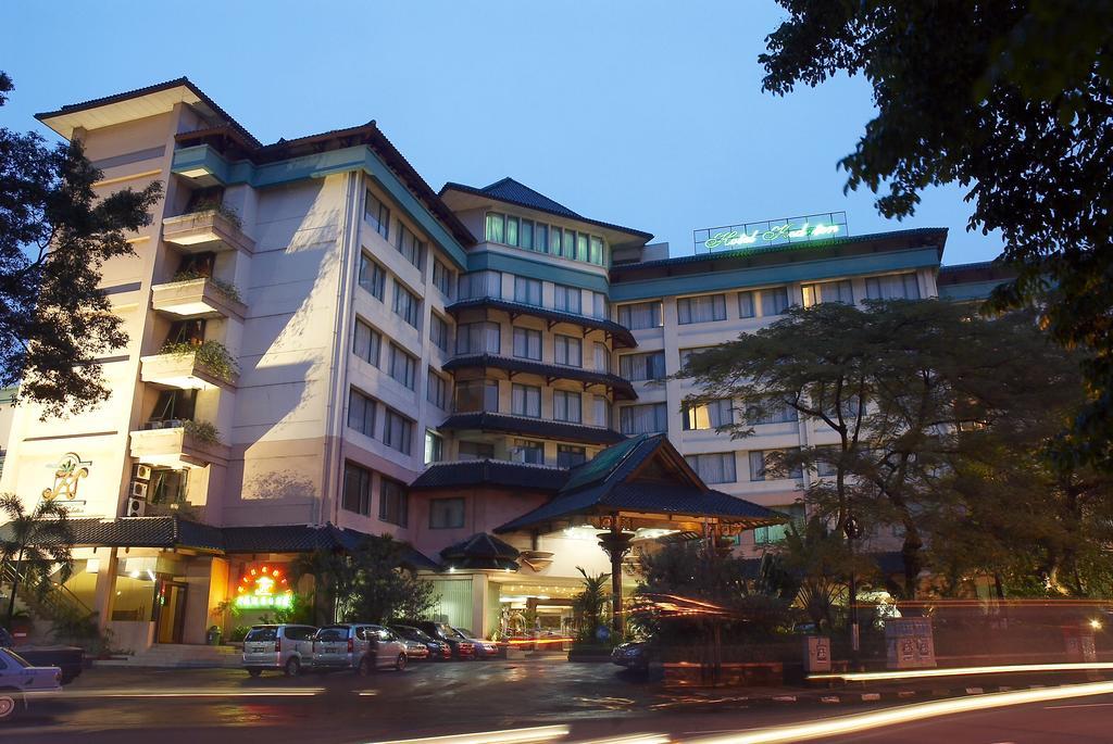 Kedaton Hotel Бандунг Екстериор снимка